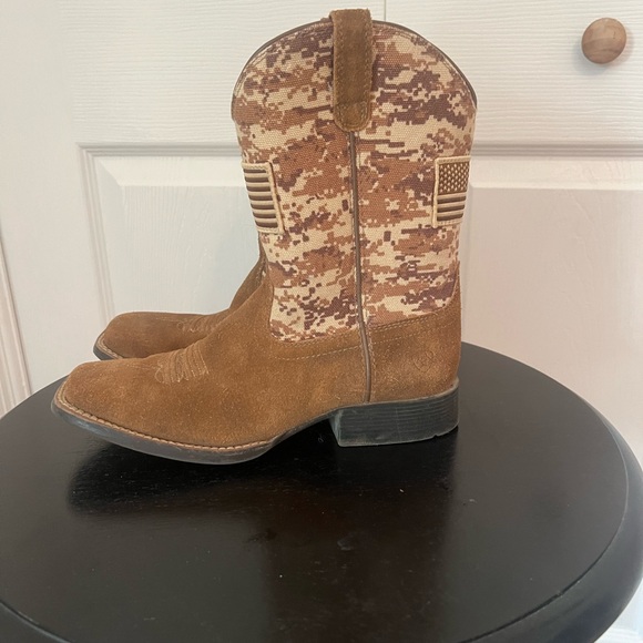 Ariat Kids Brown Americana Cowboy Boots – Camo Flag Western Boots - Picture 2 of 5